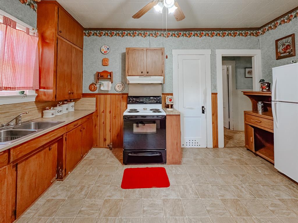 512 Southwest 2nd Street Kerens, TX 75144 - Photo 10 of 26