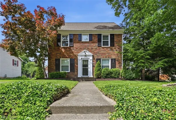 $269,900 | 217 Cordelia Street Southwest, North Canton, OH 44720
