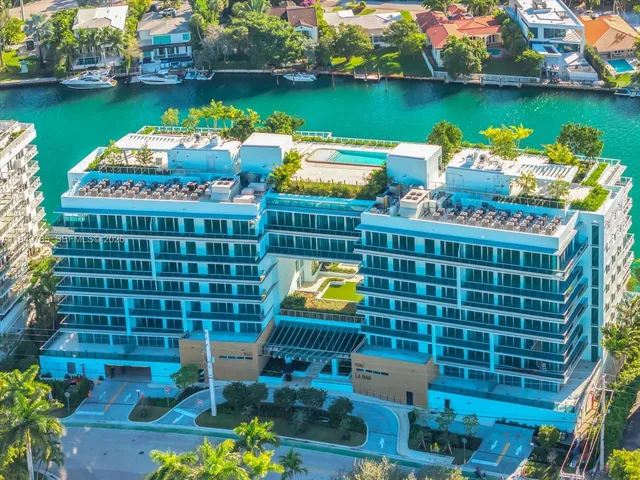 $3,200,000 | 9201 East Bay Harbor Drive, Unit UPH02, Bay Harbor Islands, FL 33154