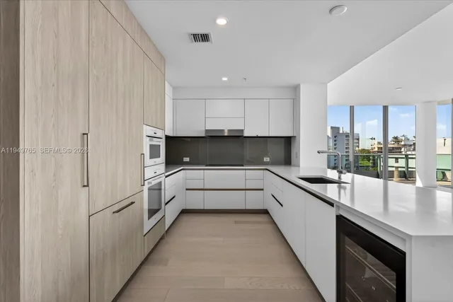 $3,200,000 | 9201 East Bay Harbor Drive, Unit UPH02, Bay Harbor Islands, FL 33154