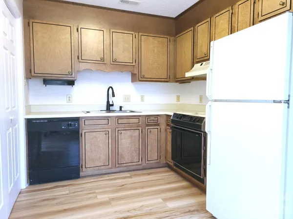 $1,125 | 2016 Oakdale Road, Charlotte, NC 28216