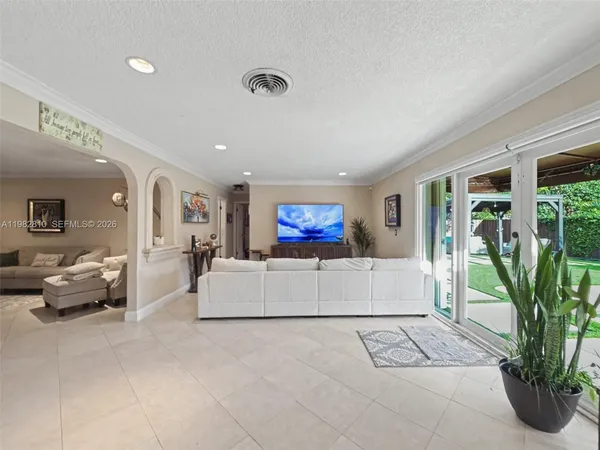 $975,000 | 6726 Orchid Drive, Miami Lakes, FL 33014