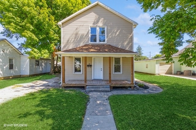 1114 Pulaski Street Lincoln, IL 62656 - Photo 1 of 15