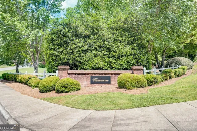 a view of a house with a yard and plants