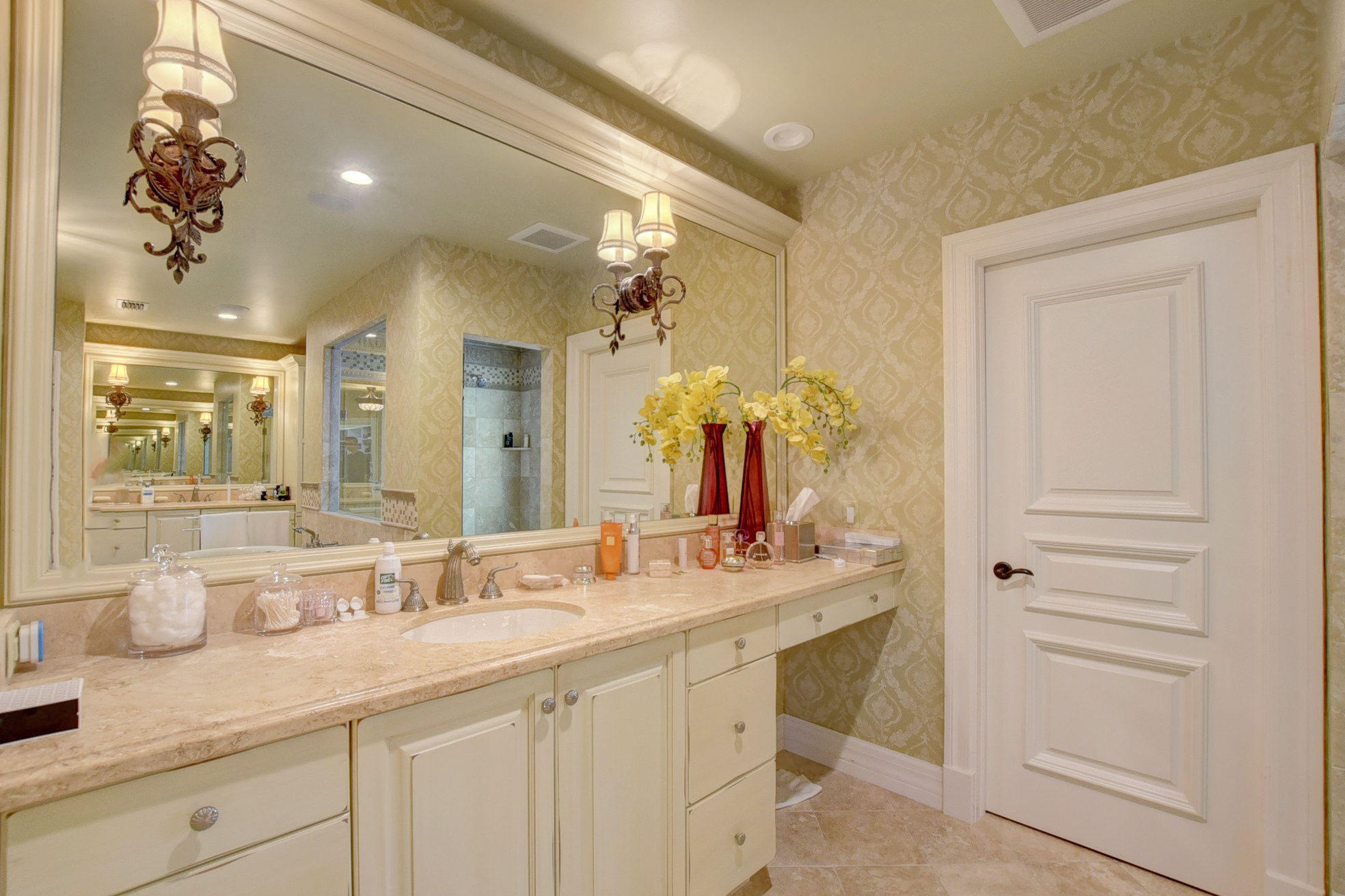 130 Southeast Spanish Trail Boca Raton, FL 33432 - Photo 38 of 66 Ladies vanity