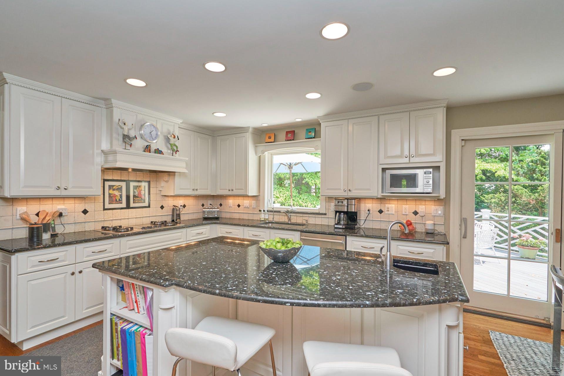 1235 Aldebaran Drive McLean, VA 22101 - Photo 14 of 71 Dacor 4-burner gas cooktop & hood. Bosch d/w.