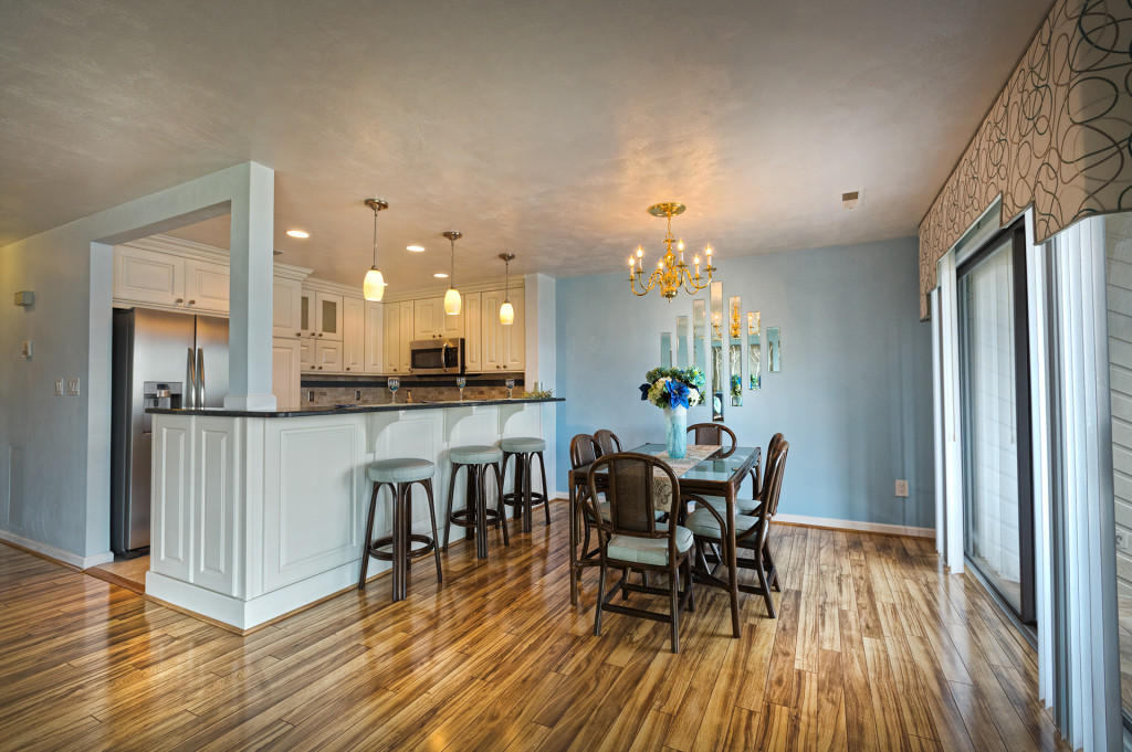 835 Gangplank Road, Unit 110 Moneta, VA 24121 - Photo 3 of 38 Dining Area Overlooking the lake