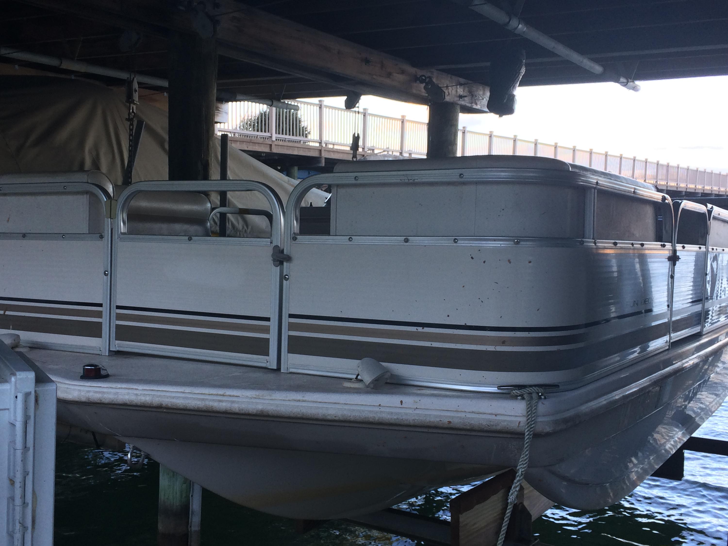 835 Gangplank Road, Unit 110 Moneta, VA 24121 - Photo 8 of 38 Hurricane Deck Boat