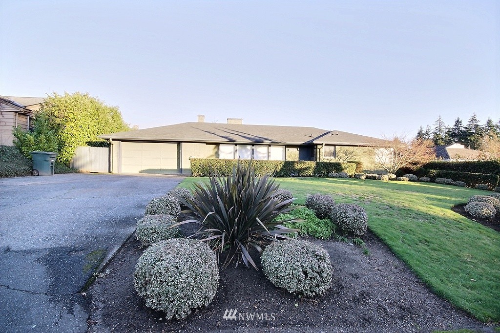 924 Sunset Way Bellevue, WA 98004 - Photo 1 of 17