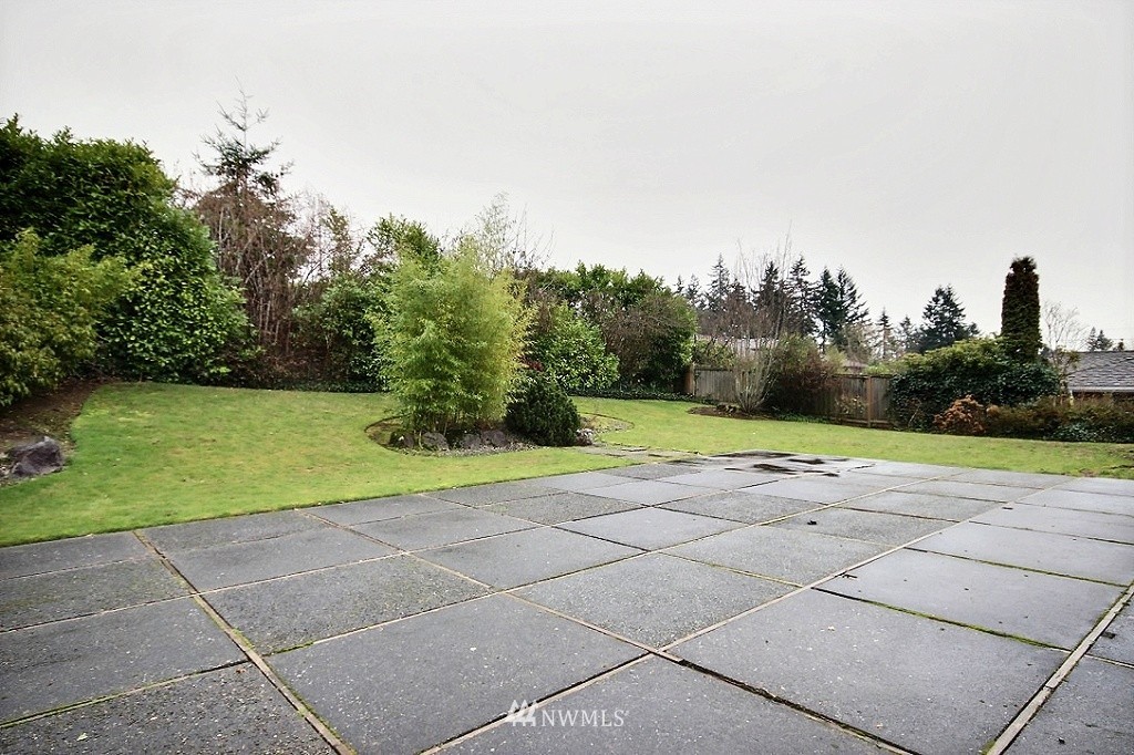 924 Sunset Way Bellevue, WA 98004 - Photo 11 of 17