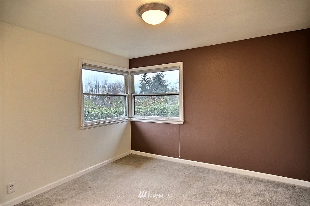 924 Sunset Way Bellevue, WA 98004 - Photo 16 of 17