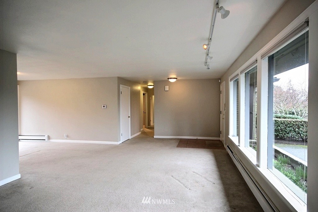 924 Sunset Way Bellevue, WA 98004 - Photo 5 of 17