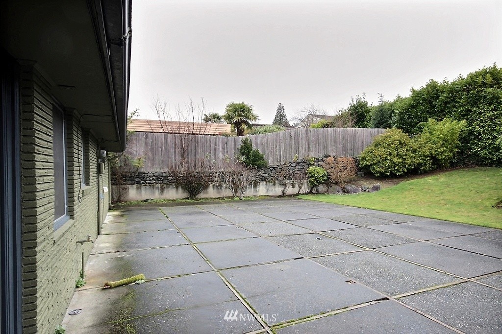 924 Sunset Way Bellevue, WA 98004 - Photo 10 of 17