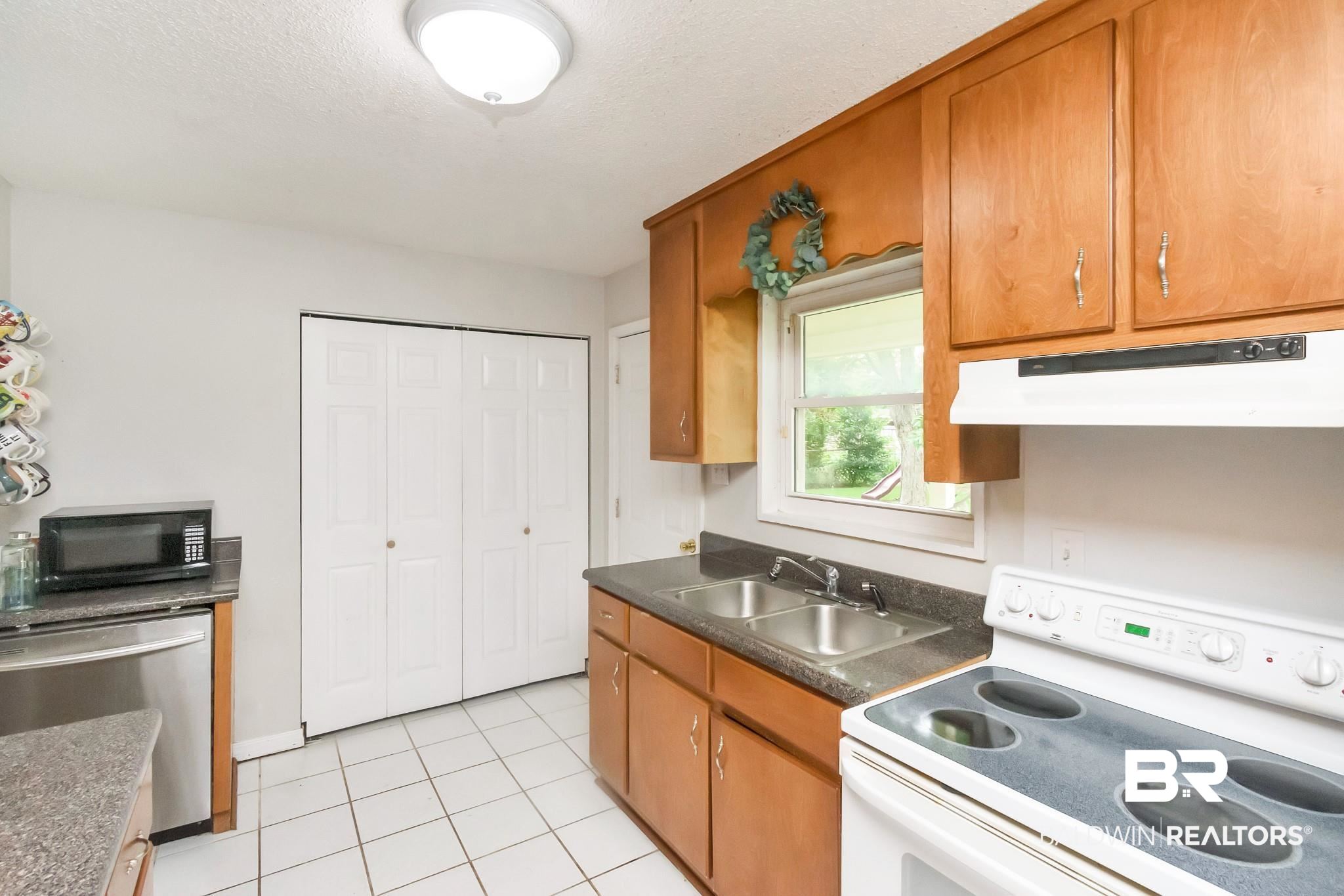 4224 Cottage Hill Road Mobile, AL 36609 - Photo 12 of 29