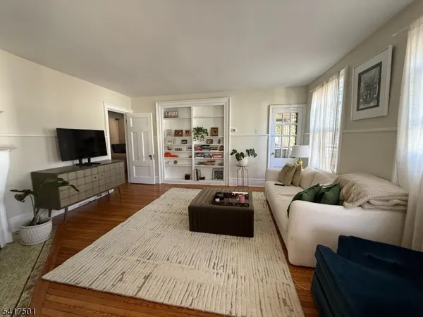 $3,500 | 132 Watchung Avenue, Unit 1, Montclair, NJ 07043