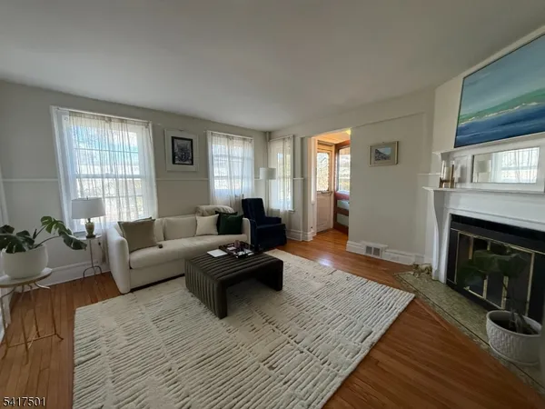$3,500 | 132 Watchung Avenue, Unit 1, Montclair, NJ 07043
