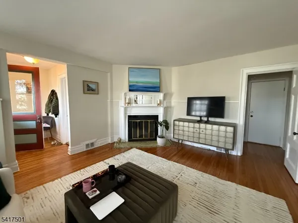 $3,500 | 132 Watchung Avenue, Unit 1, Montclair, NJ 07043