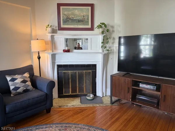 $3,500 | 132 Watchung Avenue, Unit 1, Montclair, NJ 07043