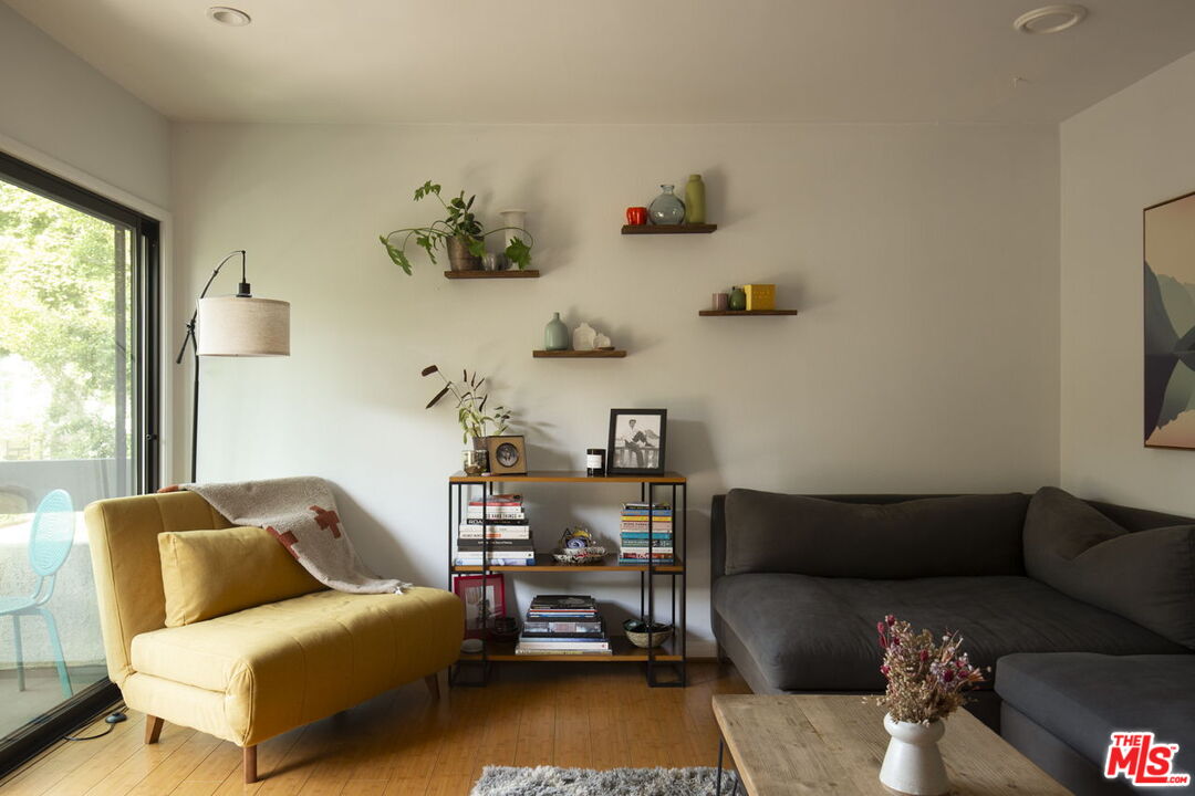 950 North Kings Road, Unit 208 West Hollywood, CA 90069 - Photo 11 of 33