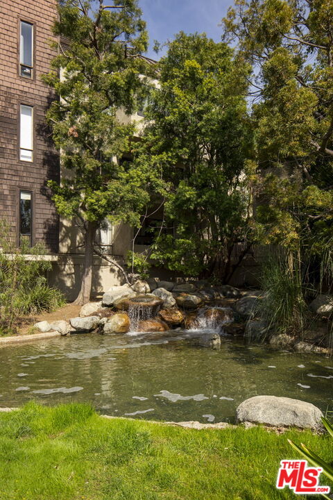 950 North Kings Road, Unit 208 West Hollywood, CA 90069 - Photo 6 of 33