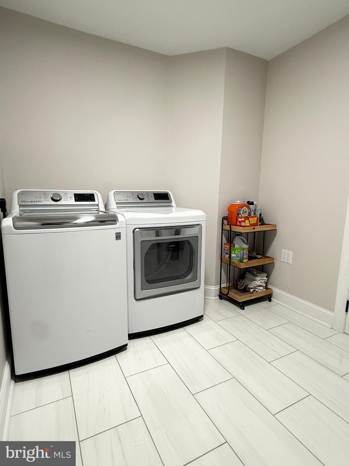 821 Burrows Run Road Chadds Ford, PA 19317 - Photo 98 of 146 a utility room with dryer and washer
