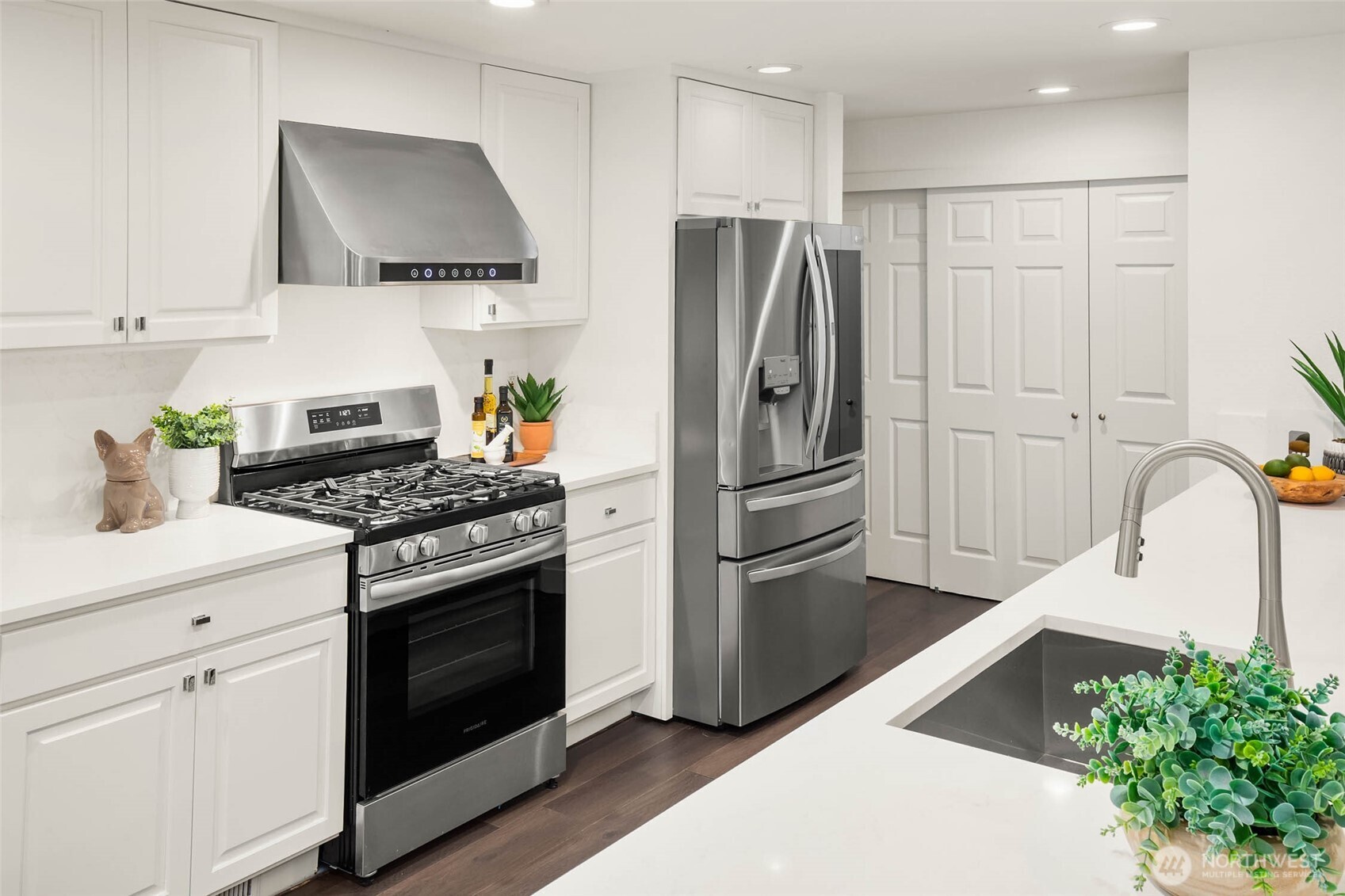 20 Cascade Key Bellevue, WA 98006 - Photo 8 of 39