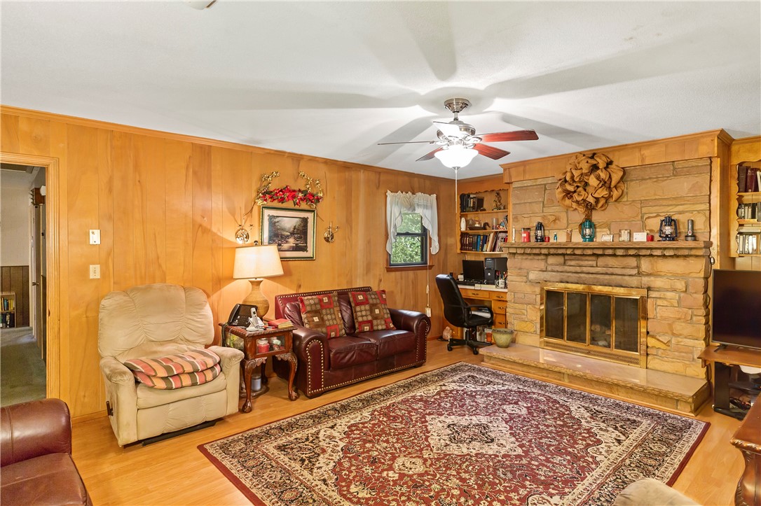2705 Leftwich Lane Anderson, SC 29621 - Photo 7 of 14 Large den with Gas fireplace. Built in desk and sh
