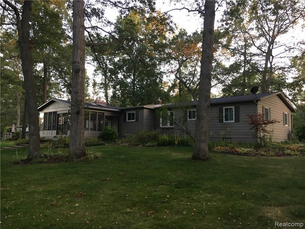 13589 White Lake Road Fenton, MI 48430 - Photo 8 of 25 2739E44C-E0BB-45C7-B5ED-0204834ED934.jpeg