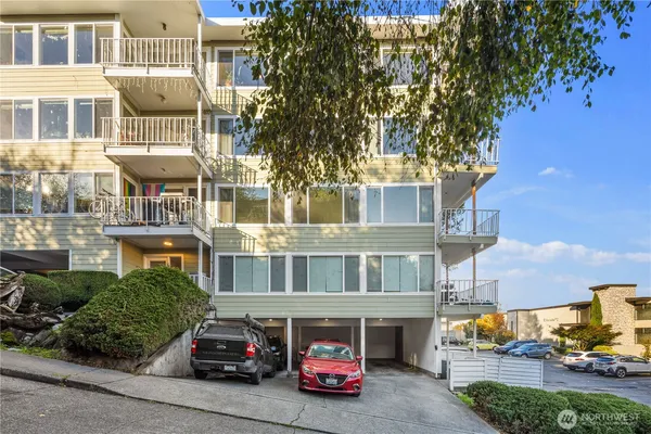 a car parked in front of a building