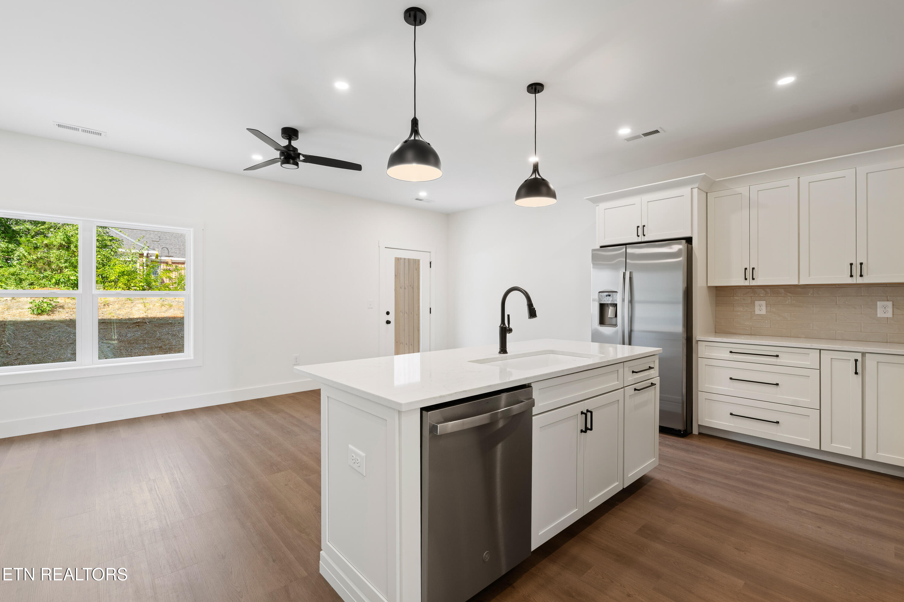 1339 Grace Ridge Drive Sevierville, TN 37862 - Photo 14 of 56 Kitchen