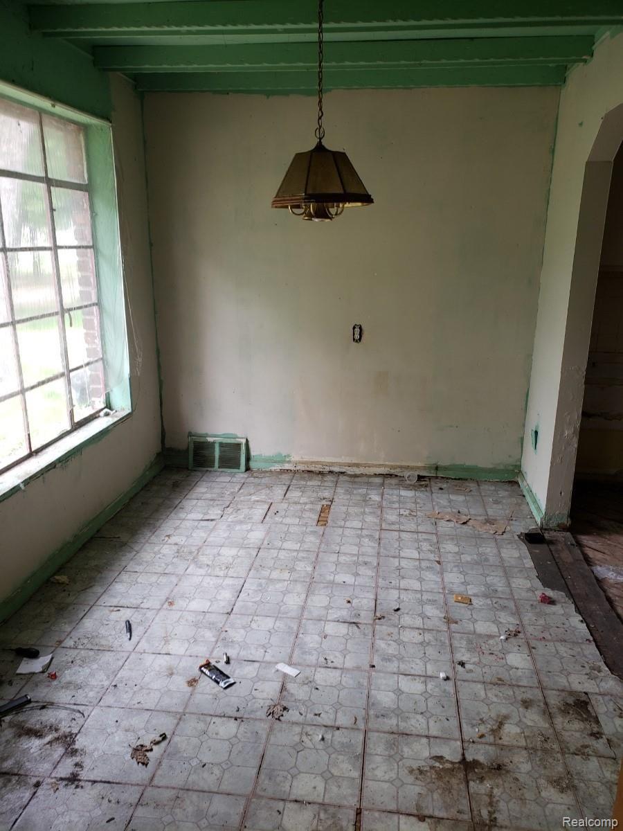9582 Decatur Street Detroit, MI 48227 - Photo 5 of 12 IMG_1083.jpg
