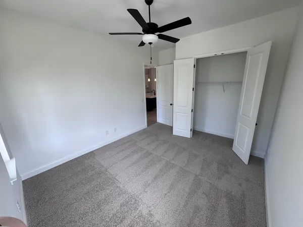 a view of empty room with a ceiling fan