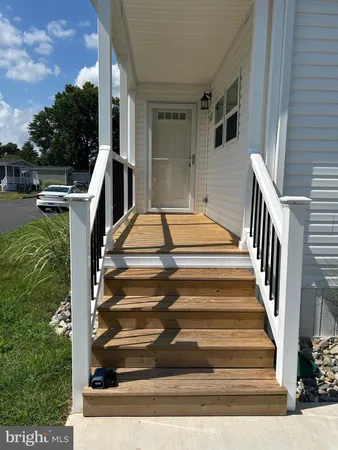 a view of entryway with a front door
