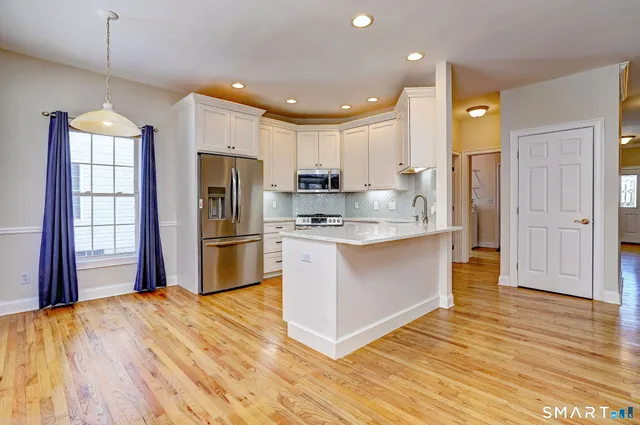 $689,950 | 7 Firethorn Lane, Unit 7, Milford, CT 06461