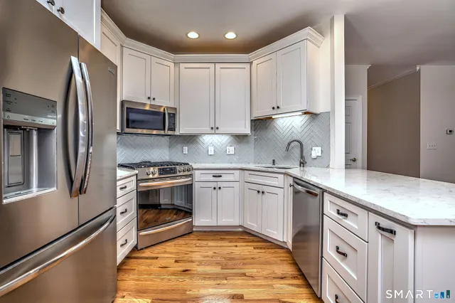 $689,950 | 7 Firethorn Lane, Unit 7, Milford, CT 06461