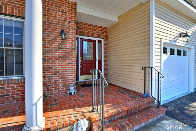 $689,950 | 7 Firethorn Lane, Unit 7, Milford, CT 06461