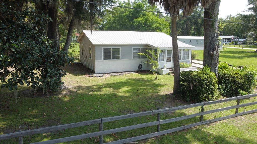 2995 Northeast 97th Street Road Anthony, FL 32617 - Photo 2 of 19