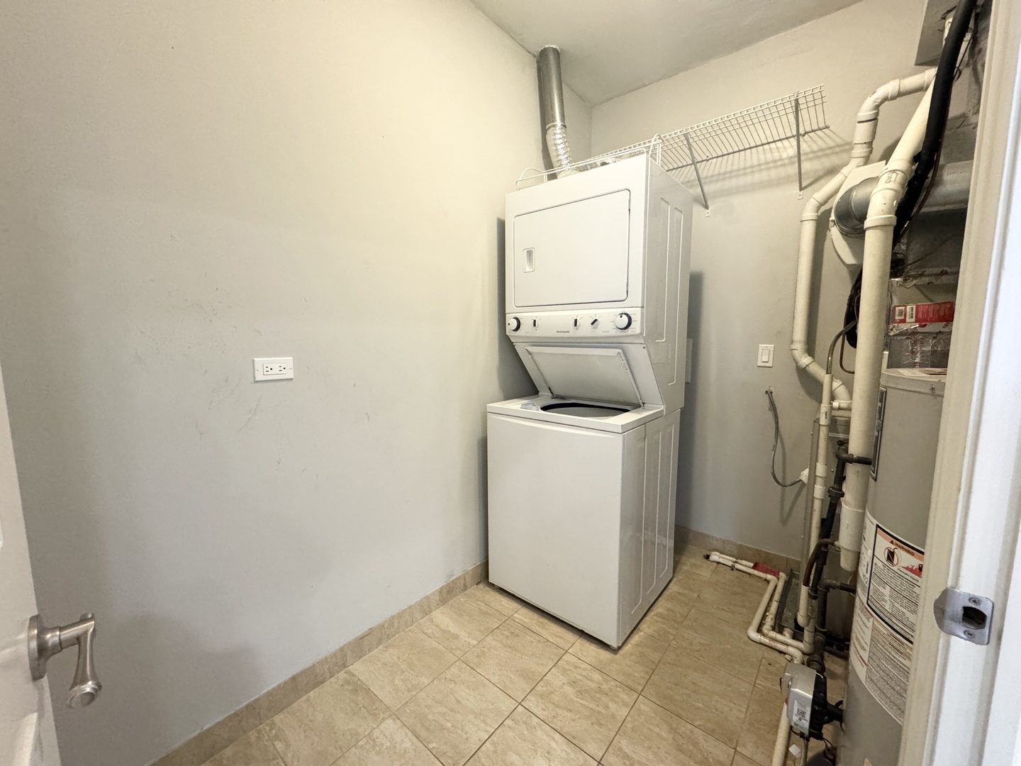 951 West Huron Street, Unit 402 Chicago, IL 60642 - Photo 14 of 18 a utility room with dryer and washer