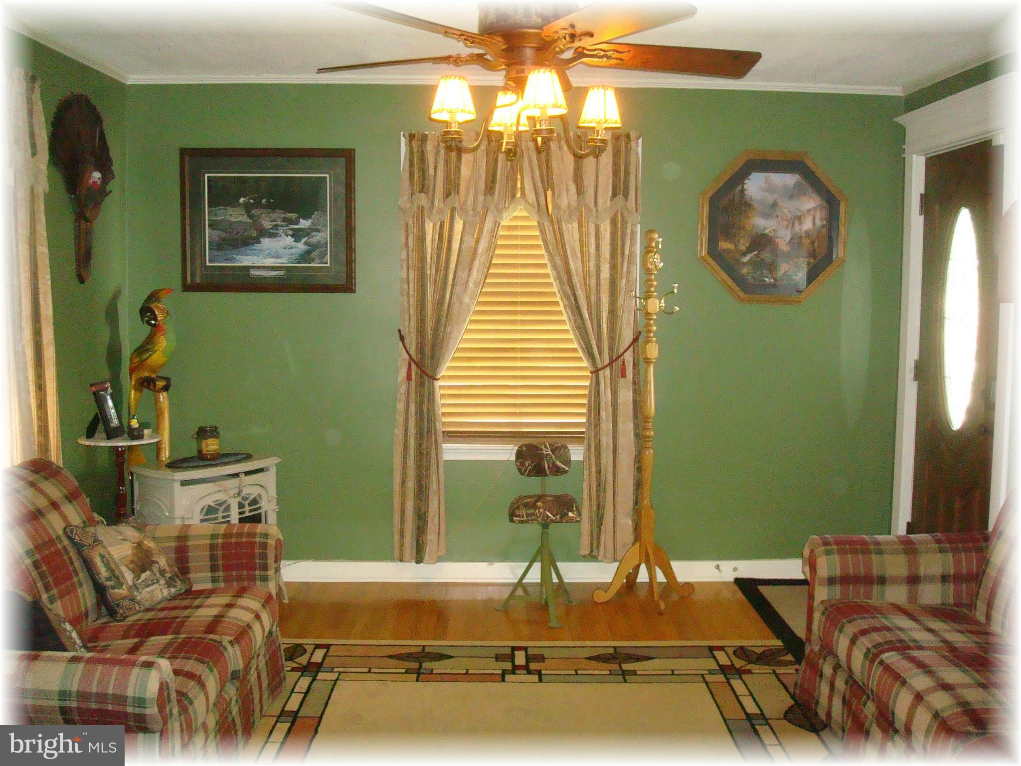 3306 Willoughby Road Baltimore, MD 21234 - Photo 10 of 30 Living Room