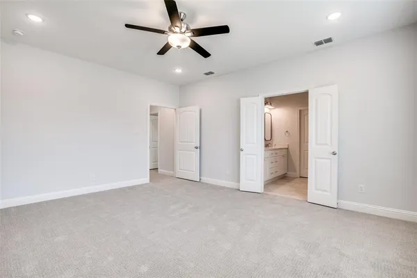 an empty room with fan and a ceiling fan