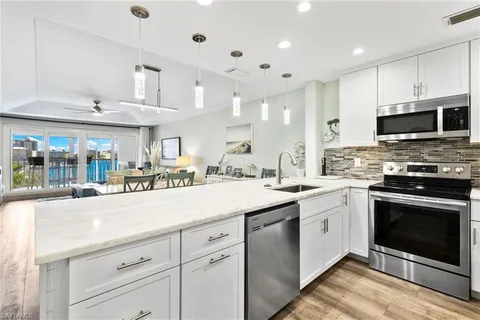 $995,000 | 9101 Vanderbilt Drive, Unit 302, Naples, FL 34108