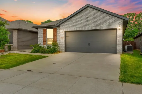 $1,950 | 585 Concho Street, Aubrey, TX 76227