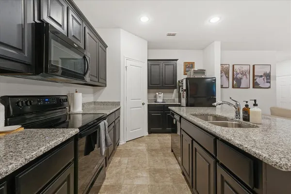 $1,950 | 585 Concho Street, Aubrey, TX 76227