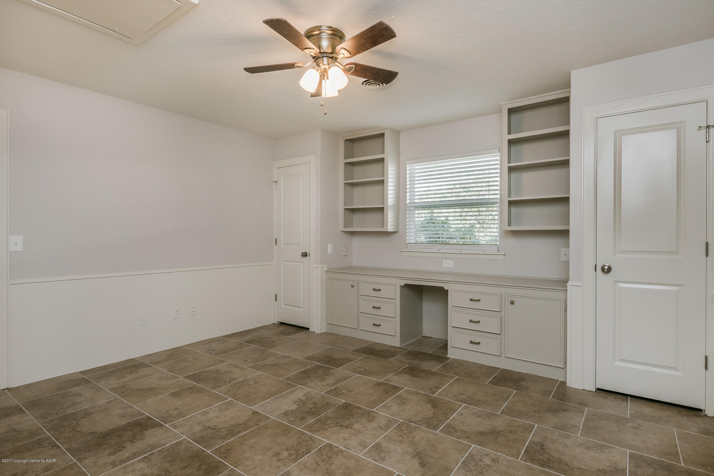 7208 Calumet Road Amarillo, TX 79106 - Photo 11 of 22 a view of cabinets and window