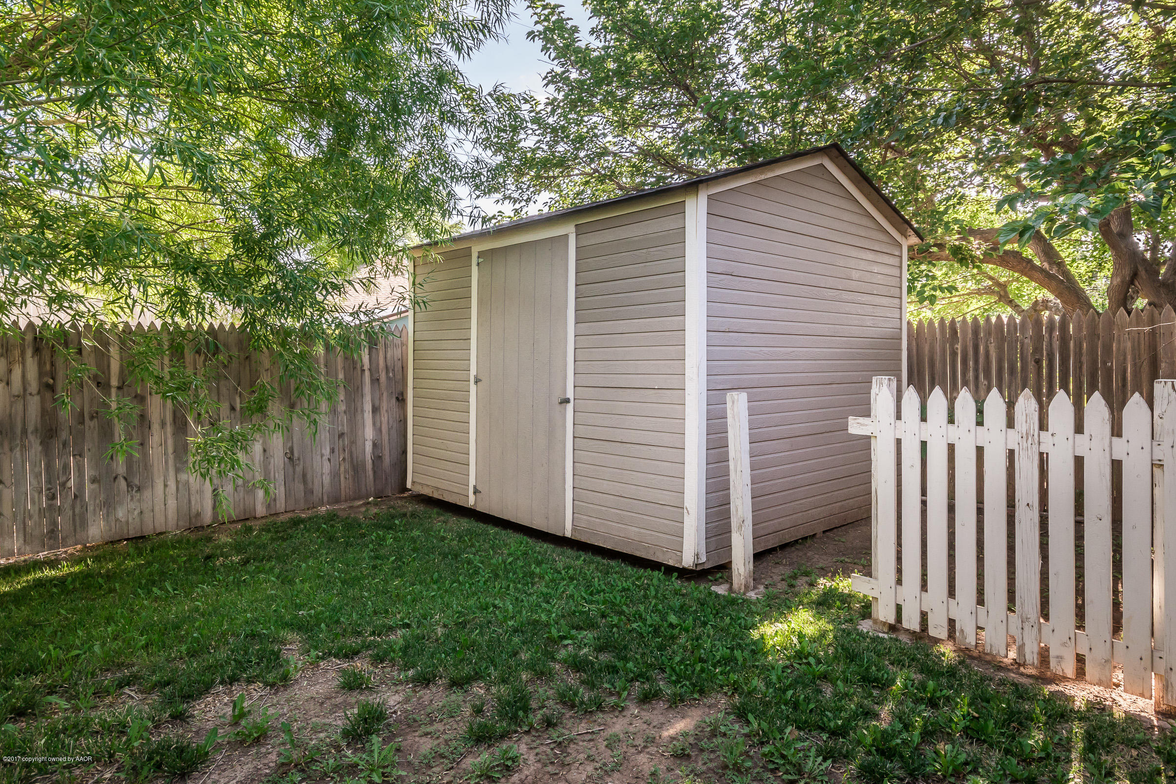 7208 Calumet Road Amarillo, TX 79106 - Photo 22 of 22 a view of a backyard with pathway