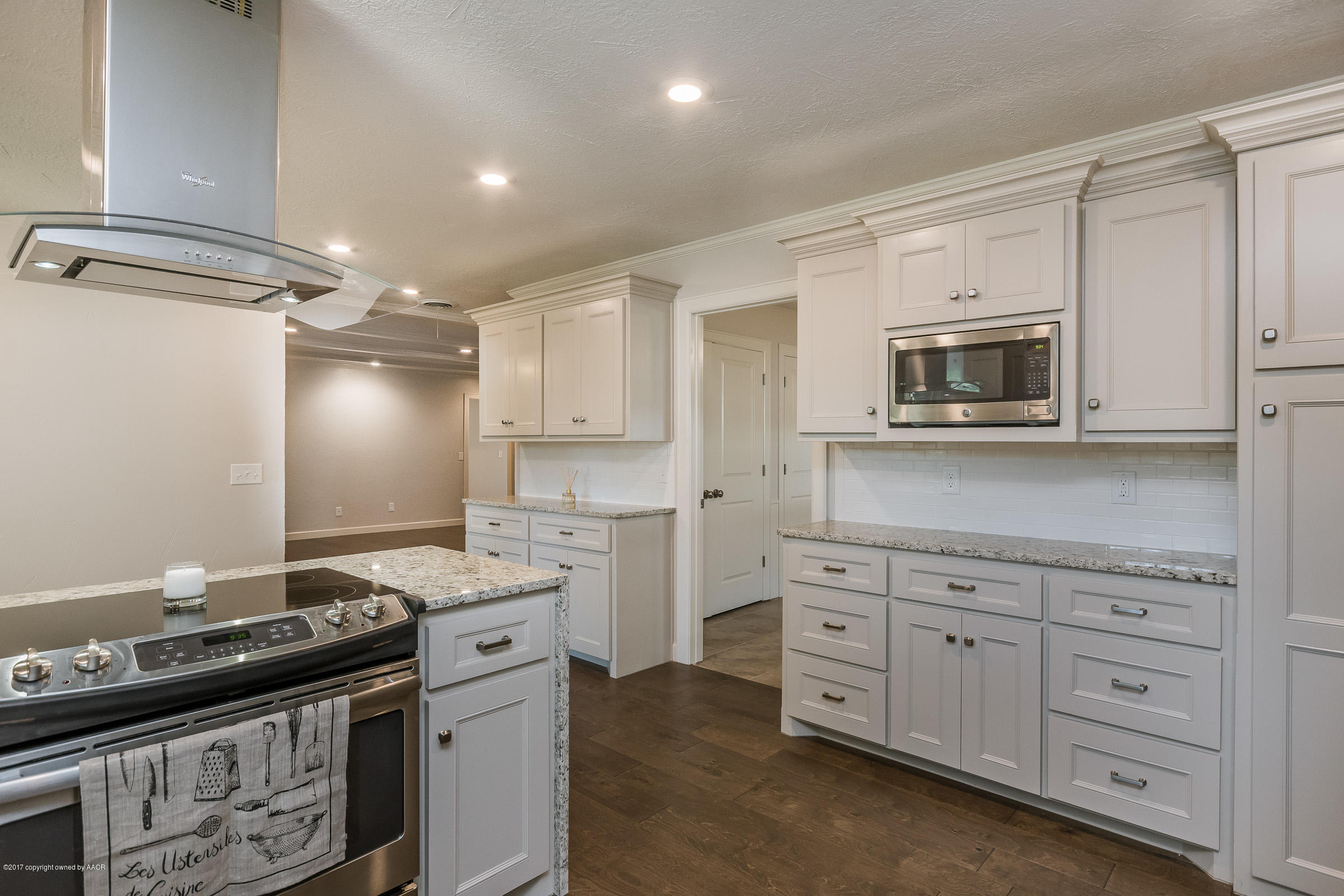 7208 Calumet Road Amarillo, TX 79106 - Photo 10 of 22 a kitchen with white cabinets and appliances