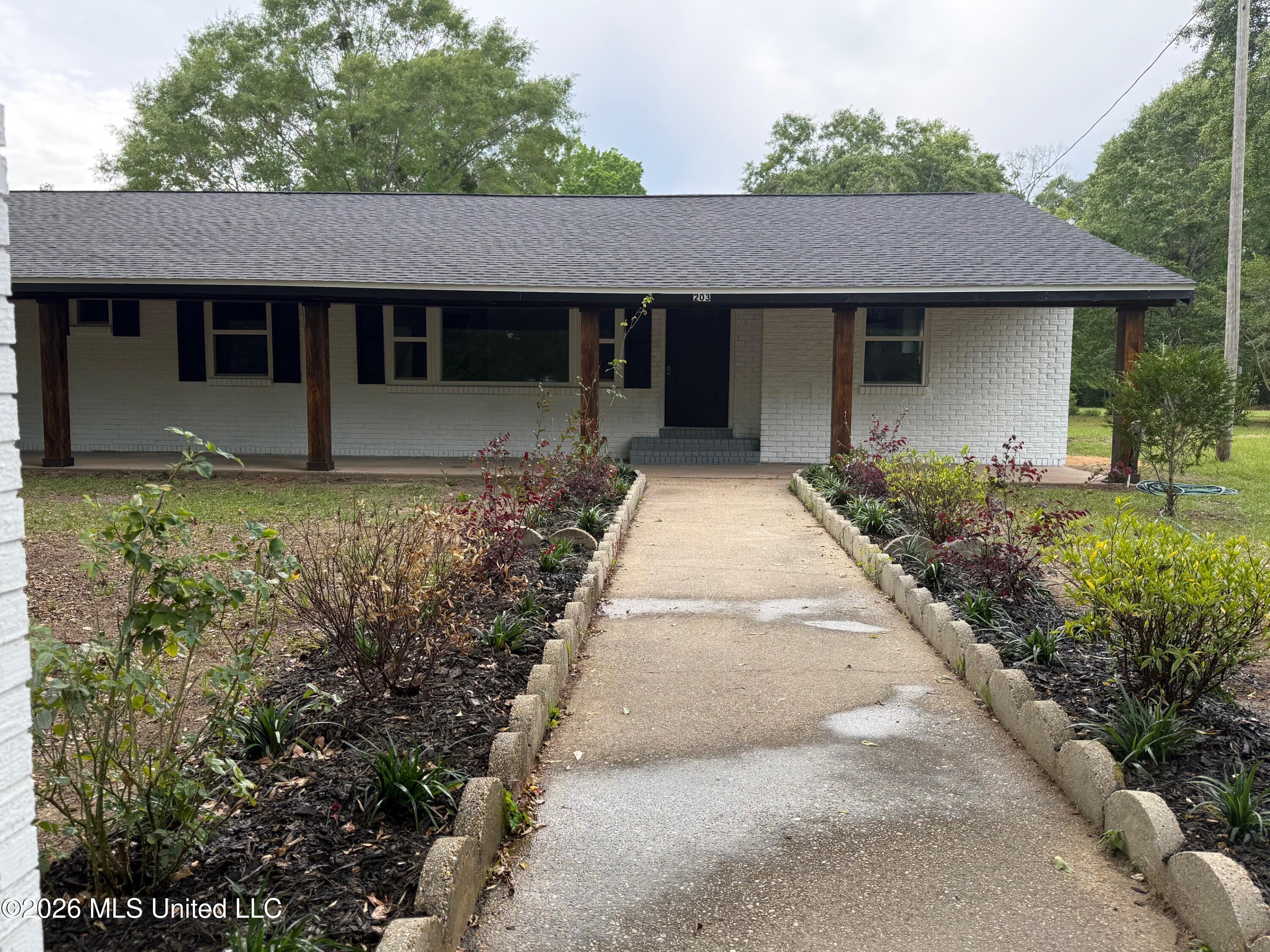 203 Green Road Lucedale, MS 39452 - Photo 3 of 46 IMG_3425