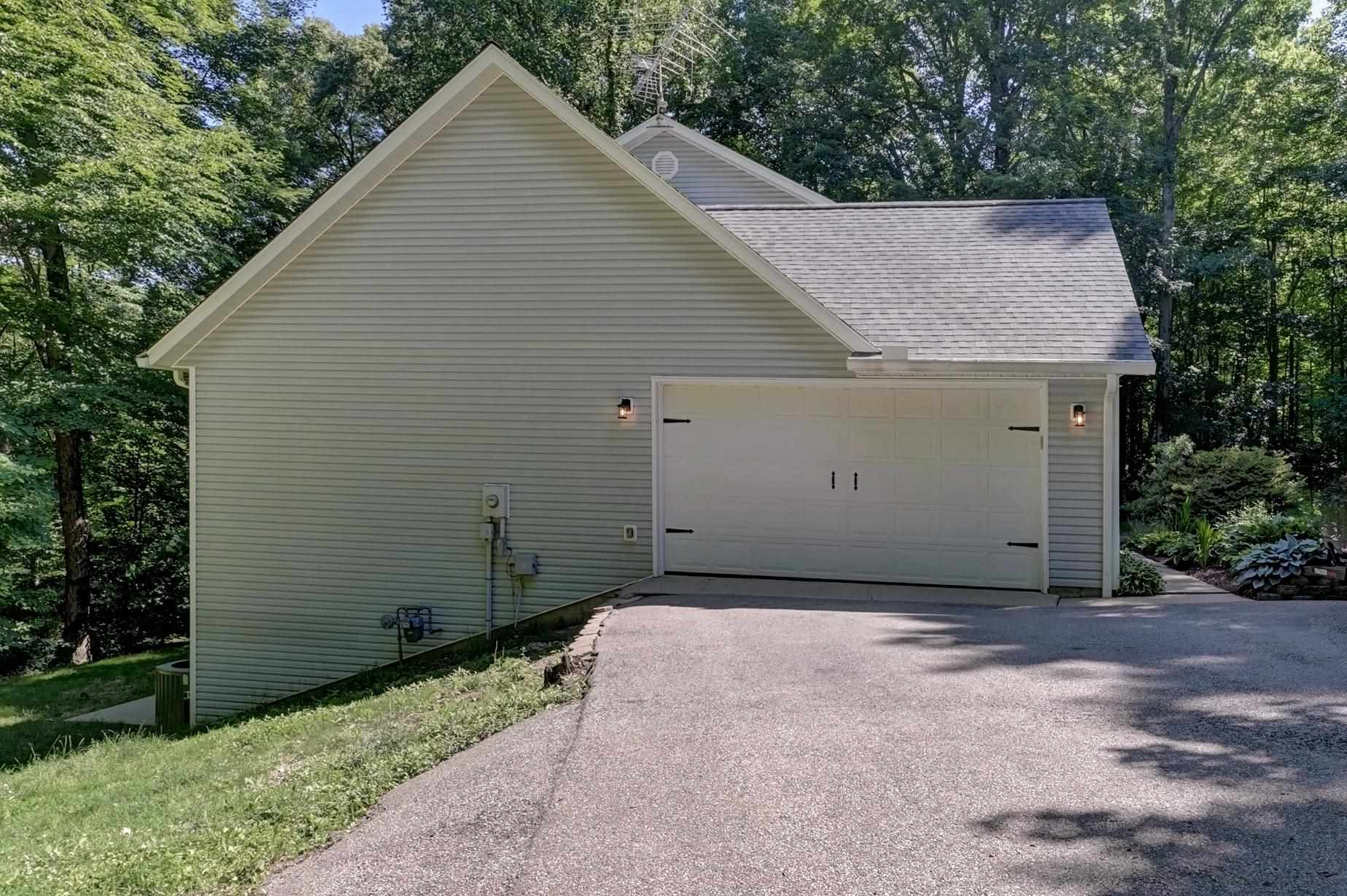4989 East Lentz Road Bloomington, IN 47408 - Photo 4 of 36 Gallery Image 4