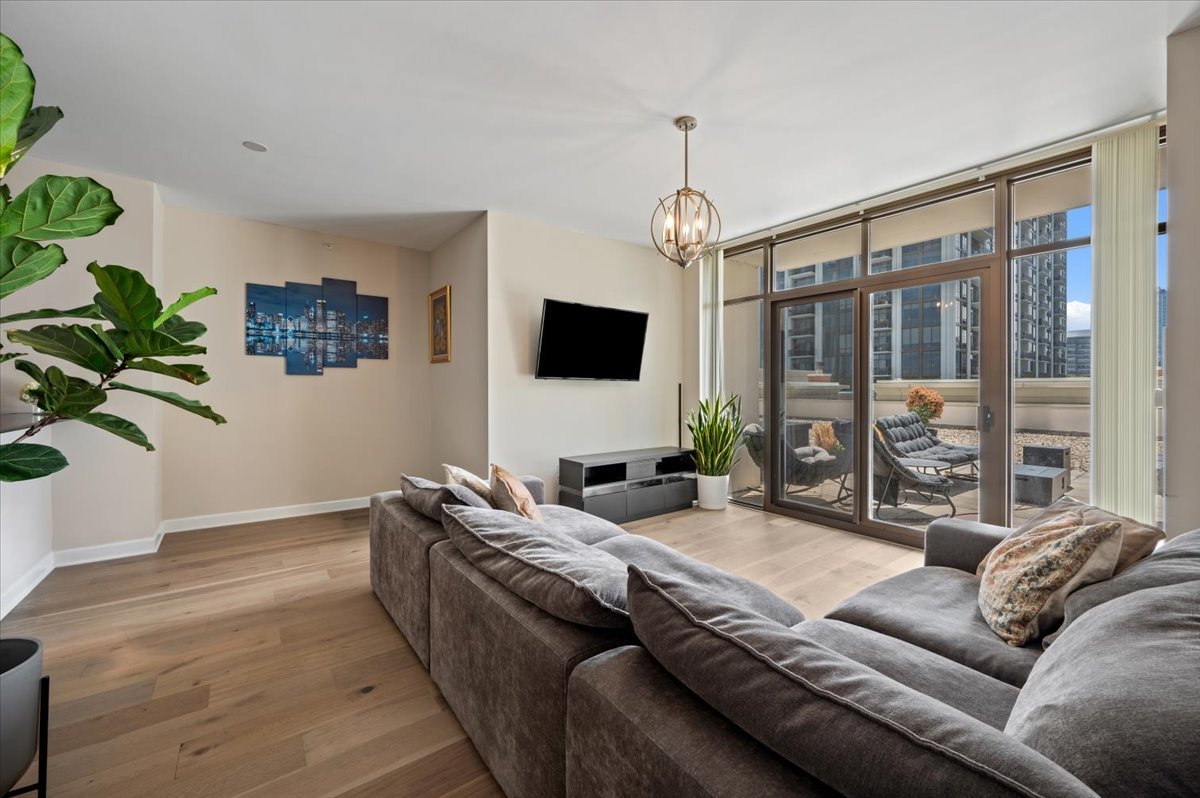 233 East 13th Street, Unit 508 Chicago, IL 60605 - Photo 5 of 27