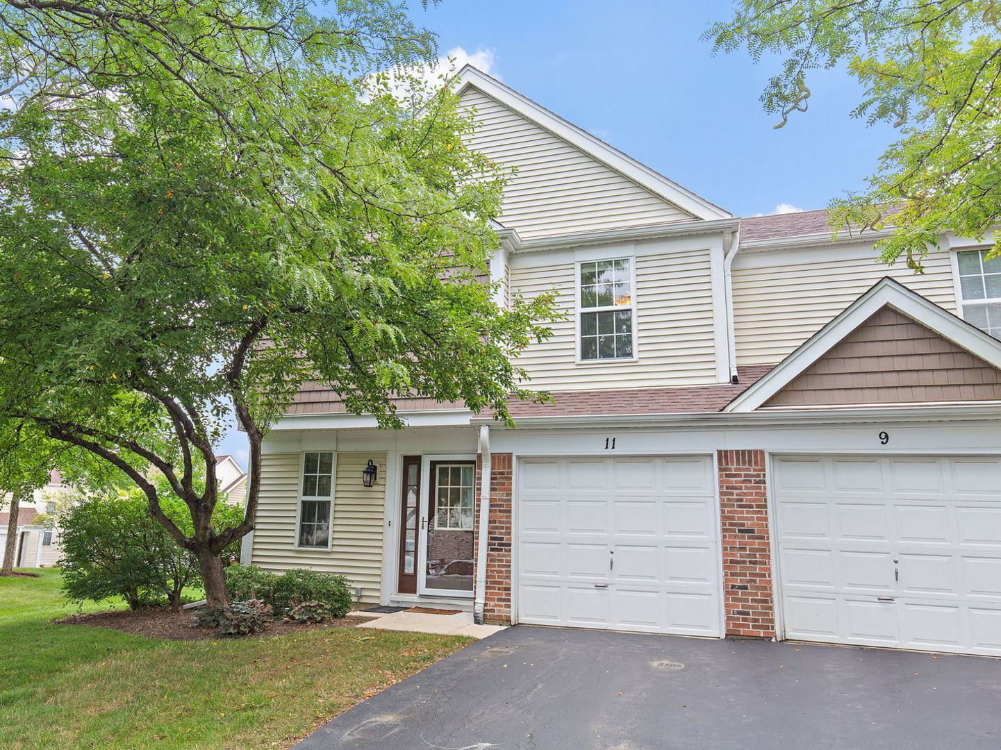 11 North Oltendorf Road Streamwood, IL 60107 - Photo 1 of 27